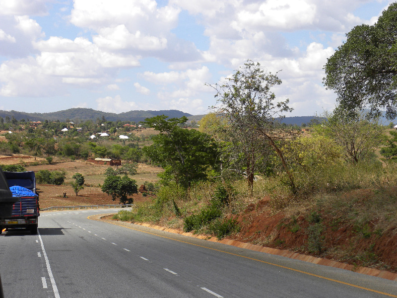 Road coming into Bereko from t